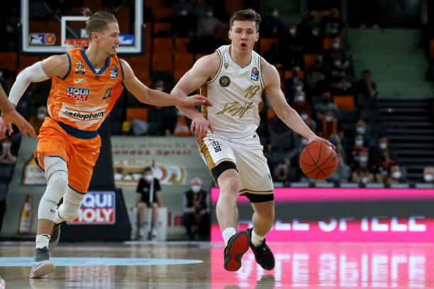 为比赛增添 为比赛增添